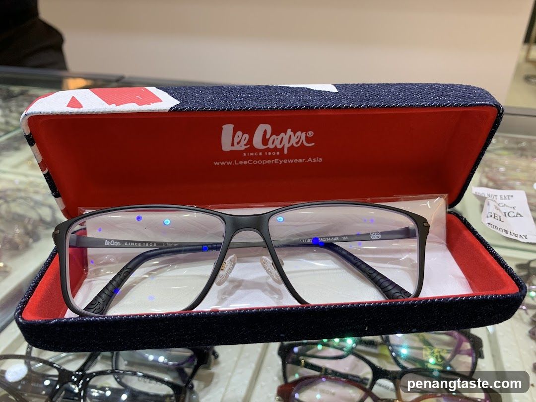 Lee Cooper Eyewear Display