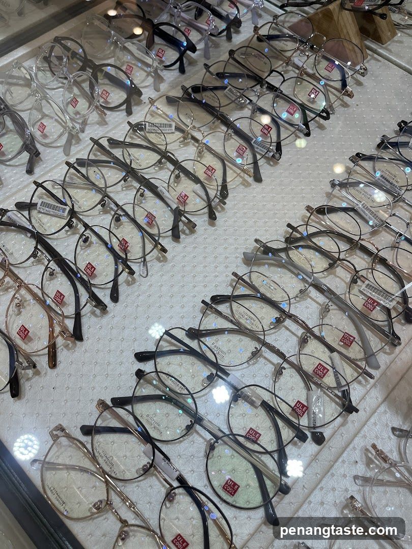 Eyewear Display