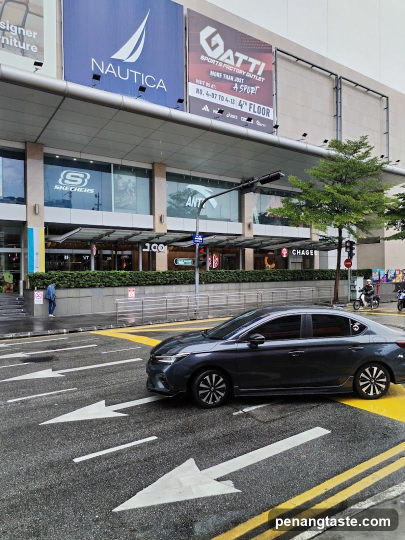Street View with Shopping Mall Exterior