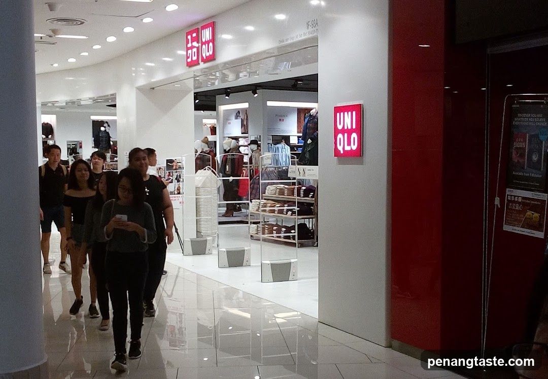 Uniqlo Store Entrance