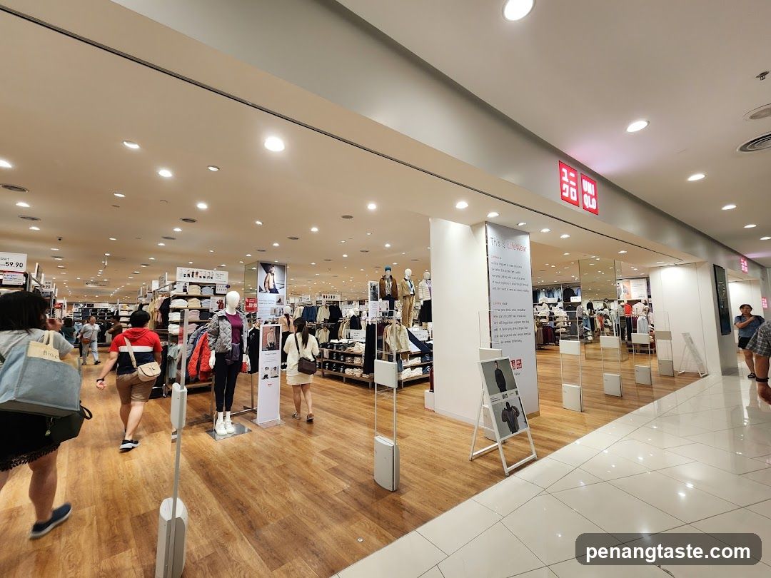 Uniqlo Store Interior