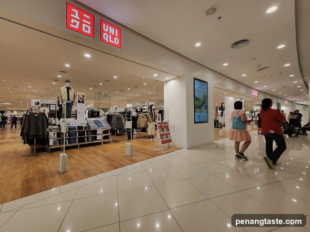 UNIQLO Store Interior