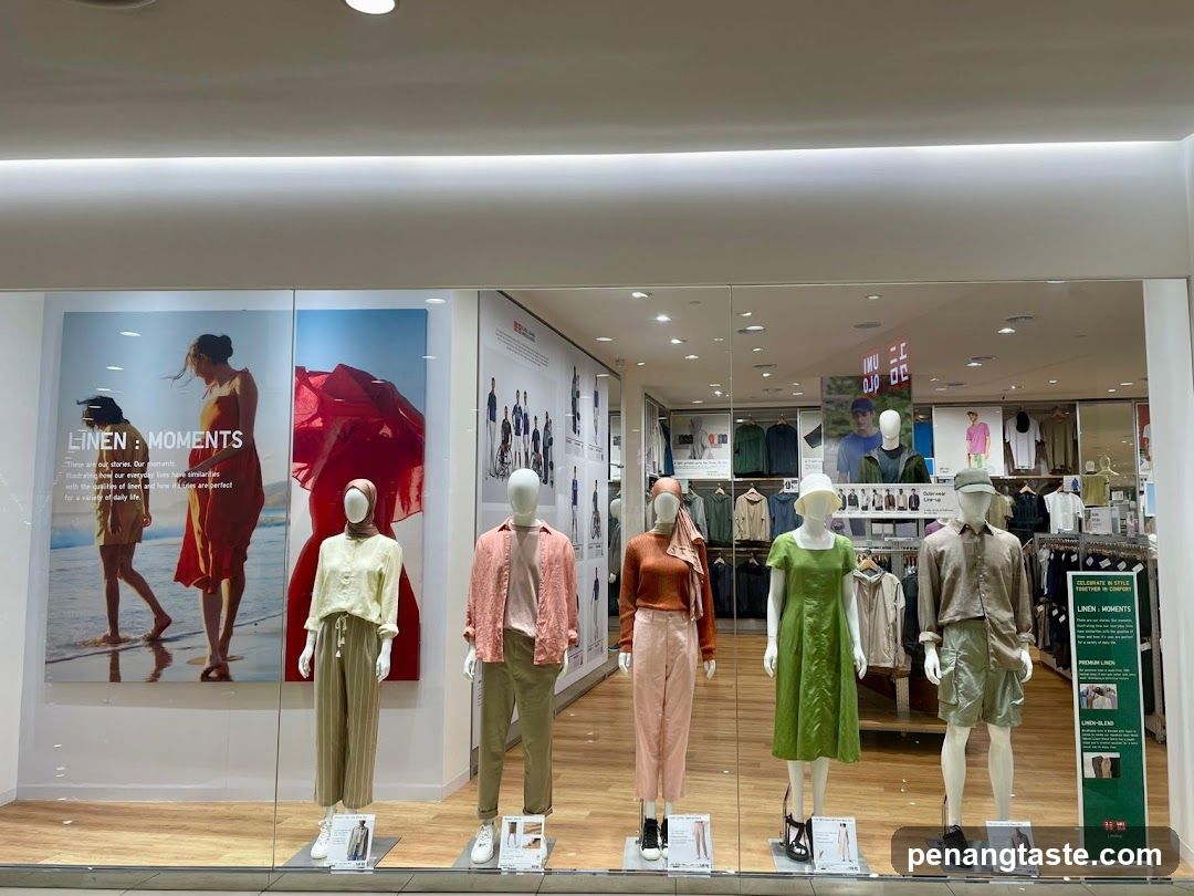 Uniqlo Store Window Display