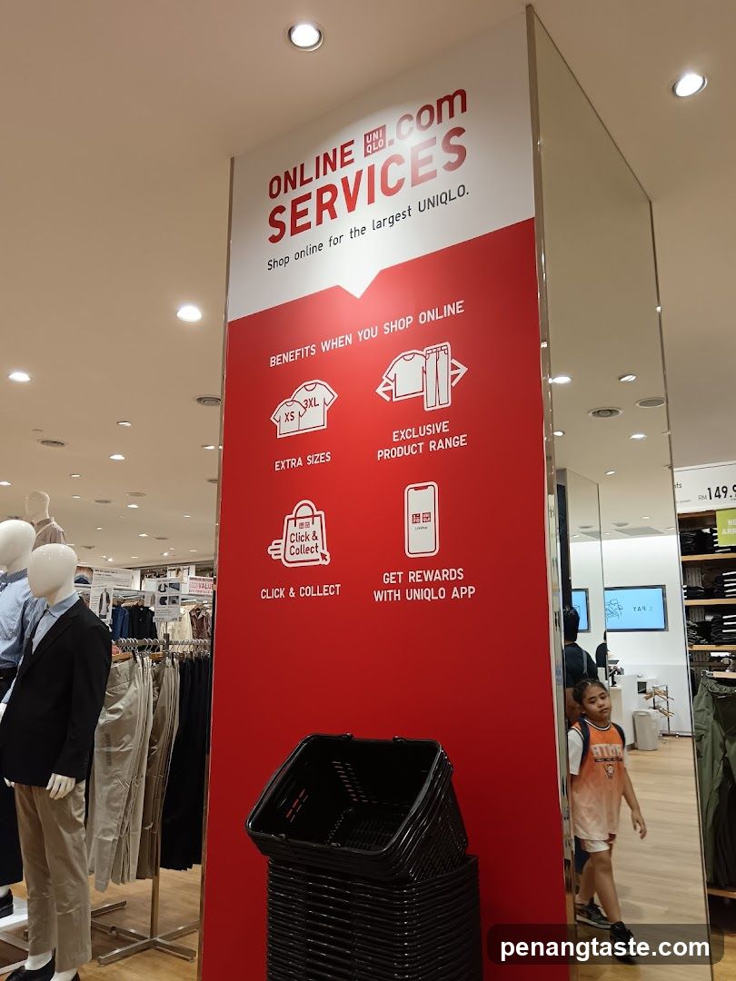 UNIQLO Online Services Signage