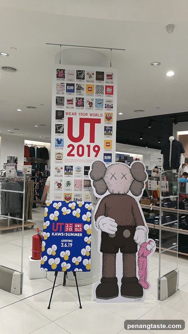 Uniqlo UT 2019 KAWS Collaboration Display