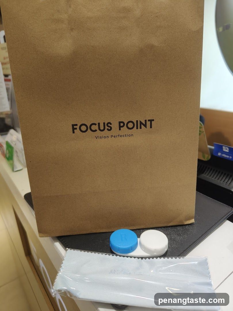 Focus Point shopping bag with contact lens case and cleaning cloth