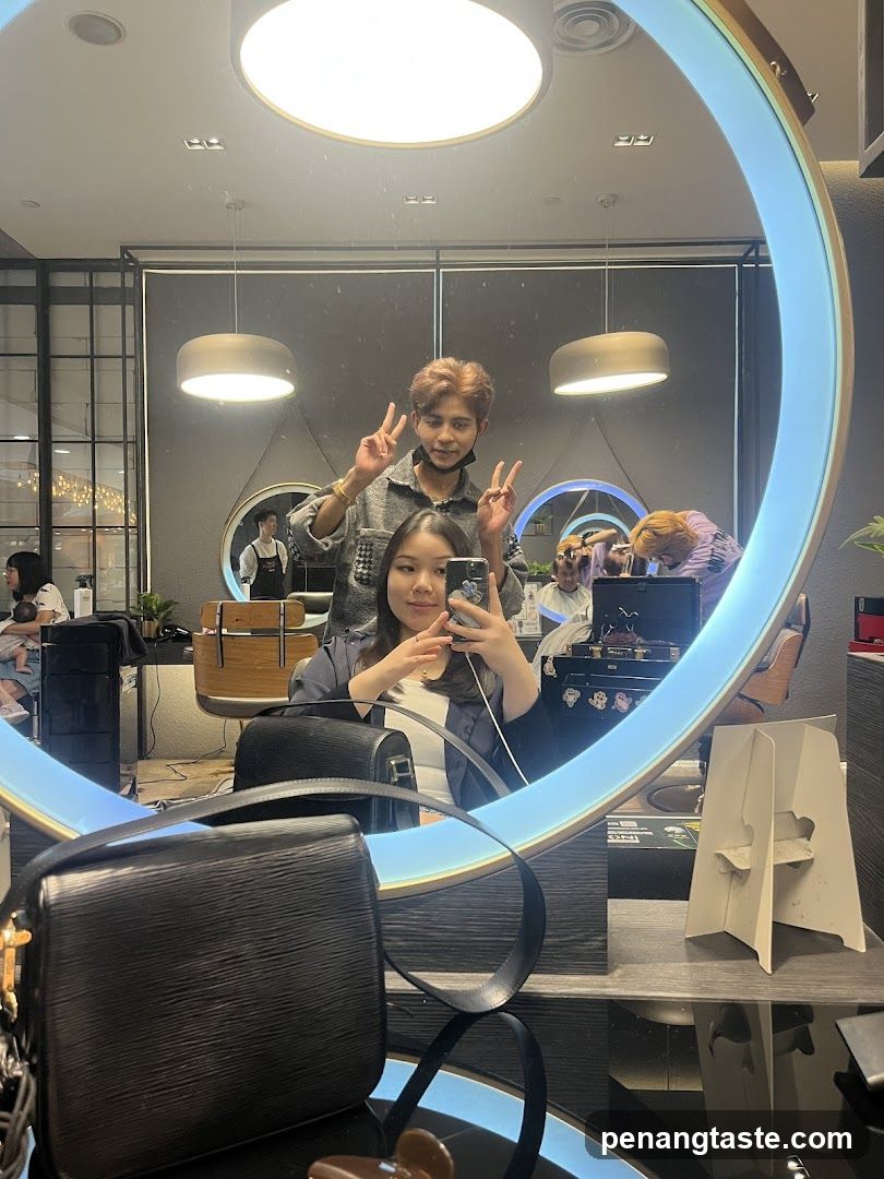 Salon Selfie