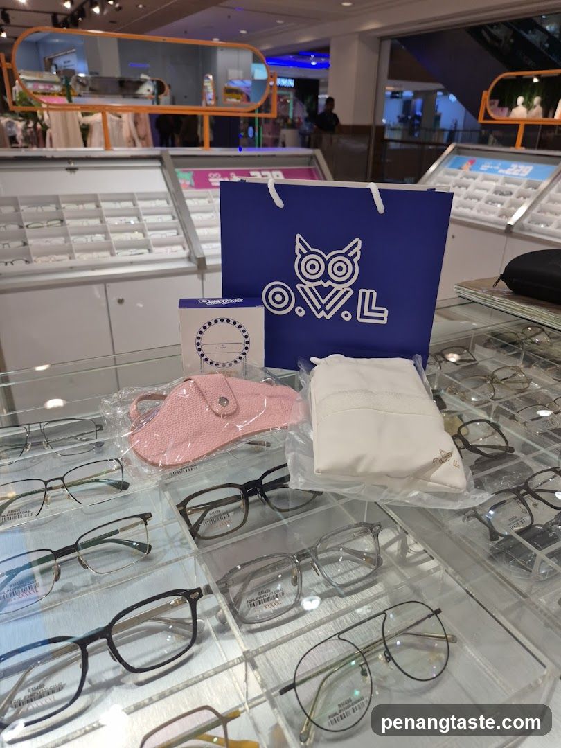 Eyeglasses Display