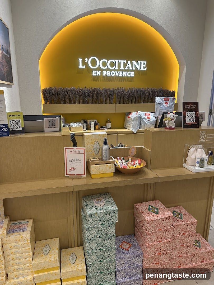 L'Occitane en Provence Store Display