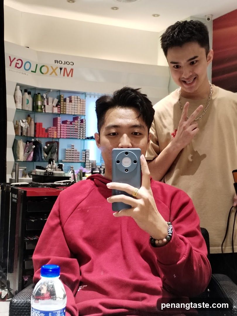 Two men in a salon