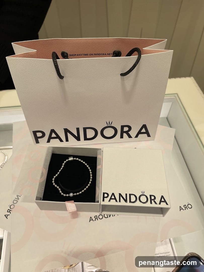 Pandora Retail Display