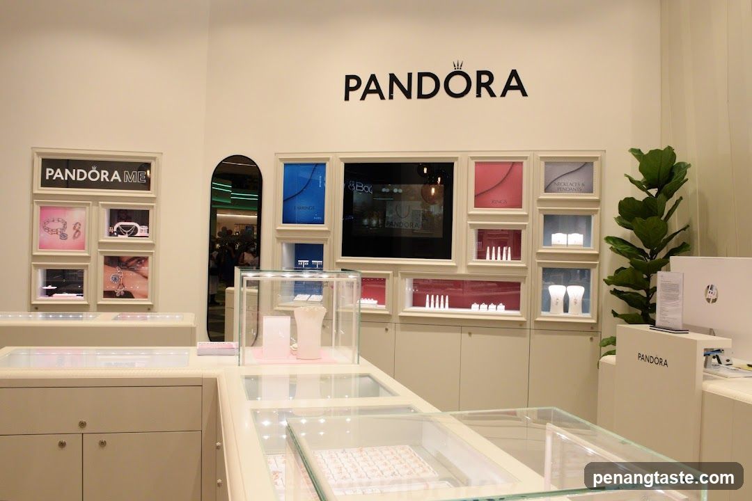 Pandora Store Interior