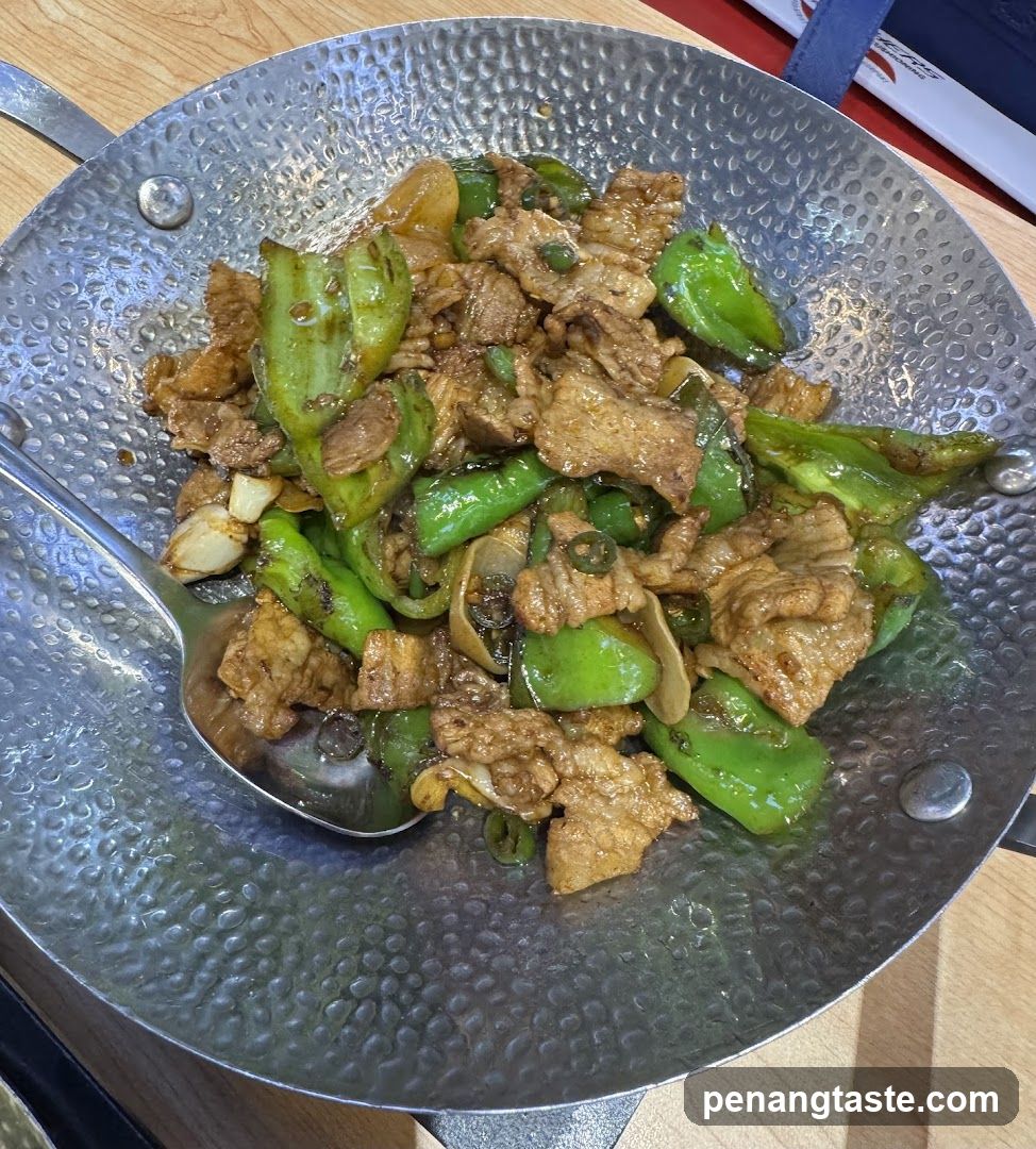 Stir-fried Pork with Green Peppers in Wok