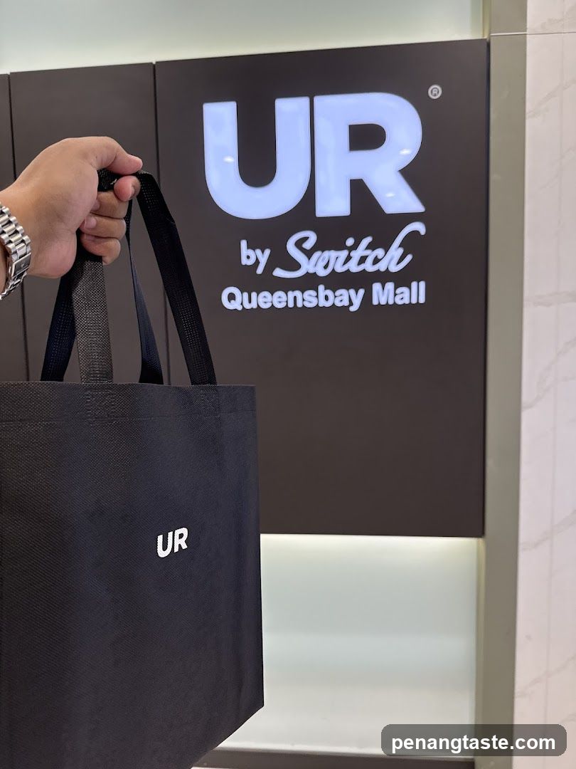 UR by Switch shopping bag
