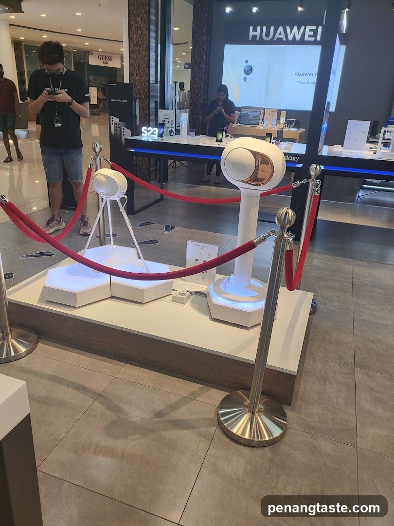 Huawei Store Interior