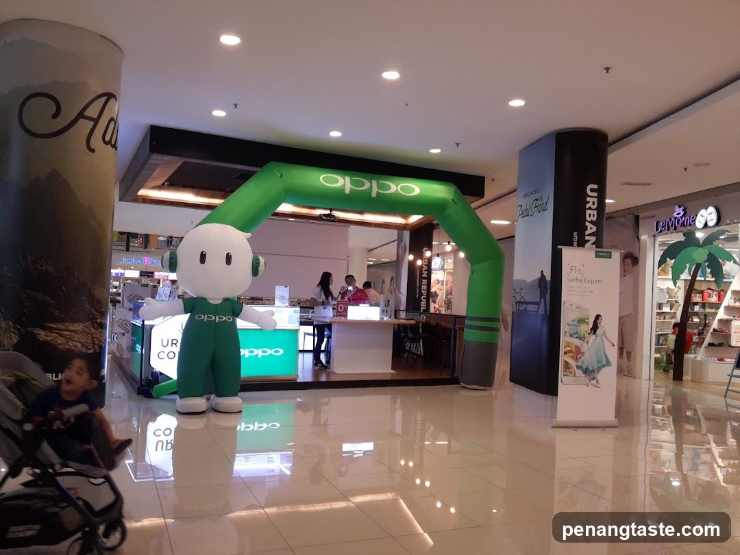 OPPO Storefront in Mall Interior