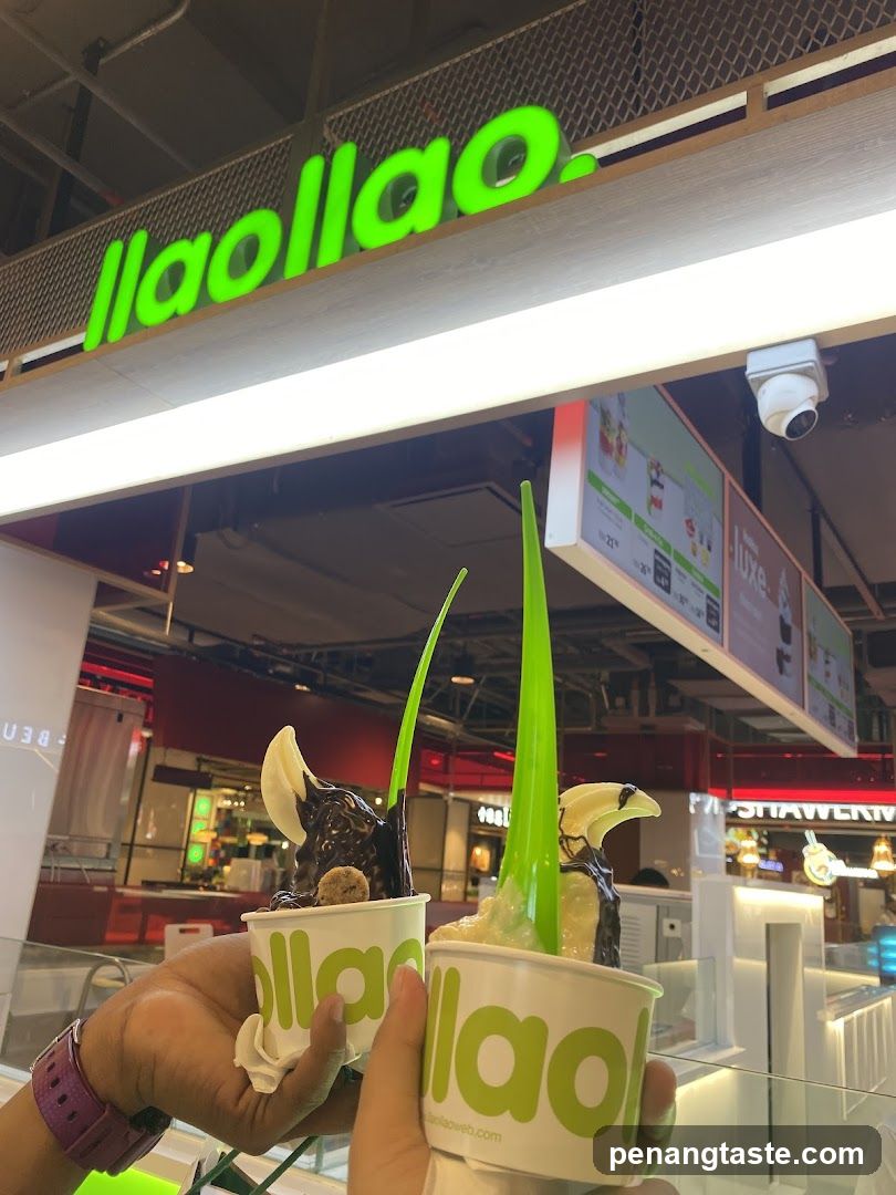 Llaollao storefront interior view