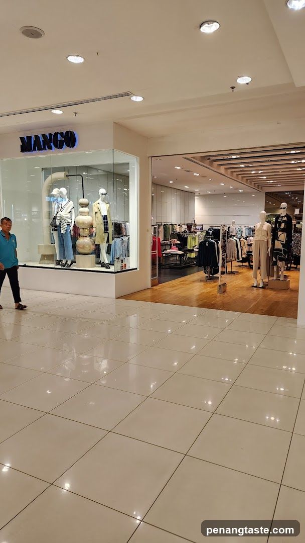 MANGO Store Interior