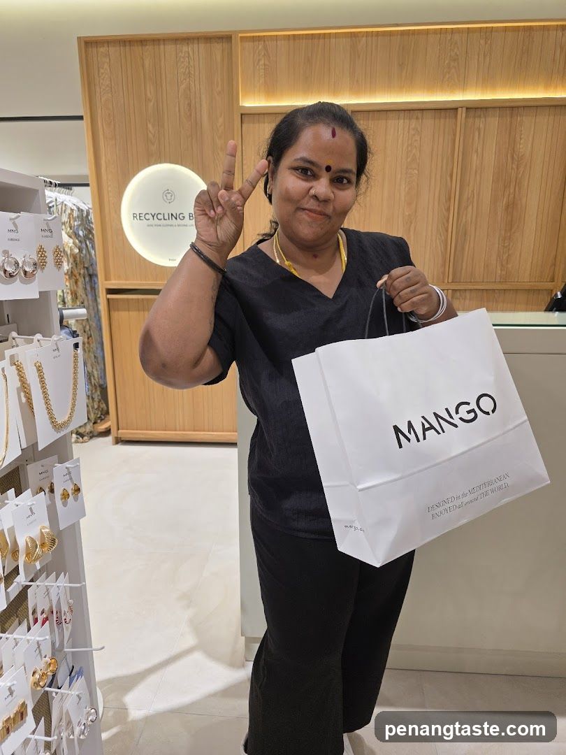 MANGO Store Interior
