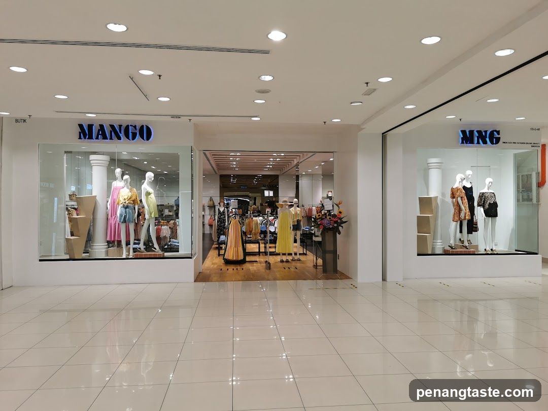 MANGO Storefront Interior
