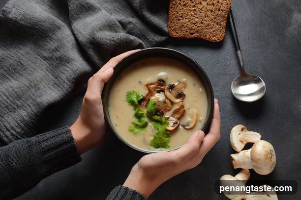 Mushroom Soup with Bread