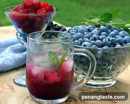 Berry Drink with Berries