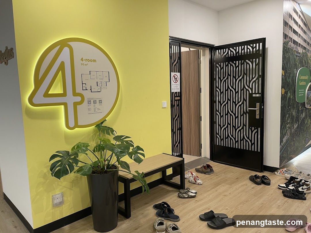 4-room Apartment Entrance