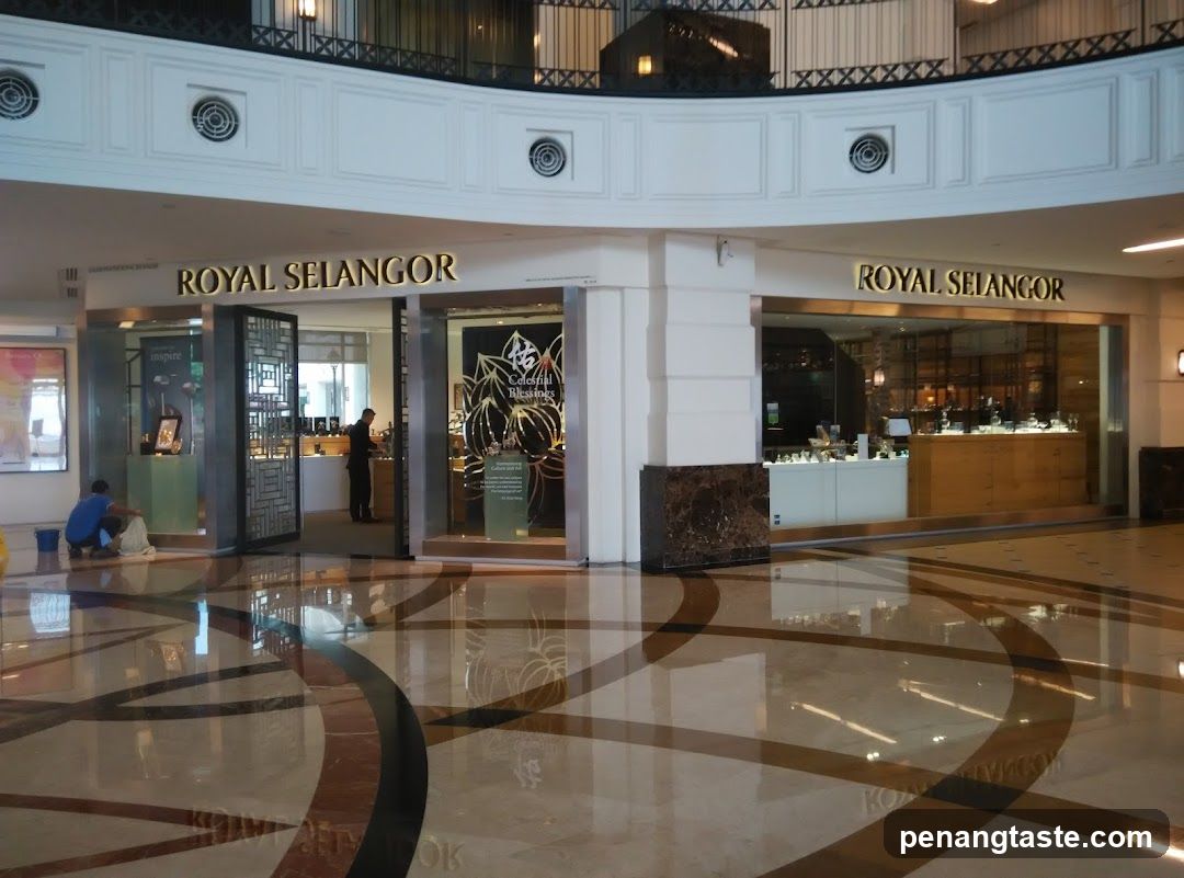 Royal Selangor Storefront Interior