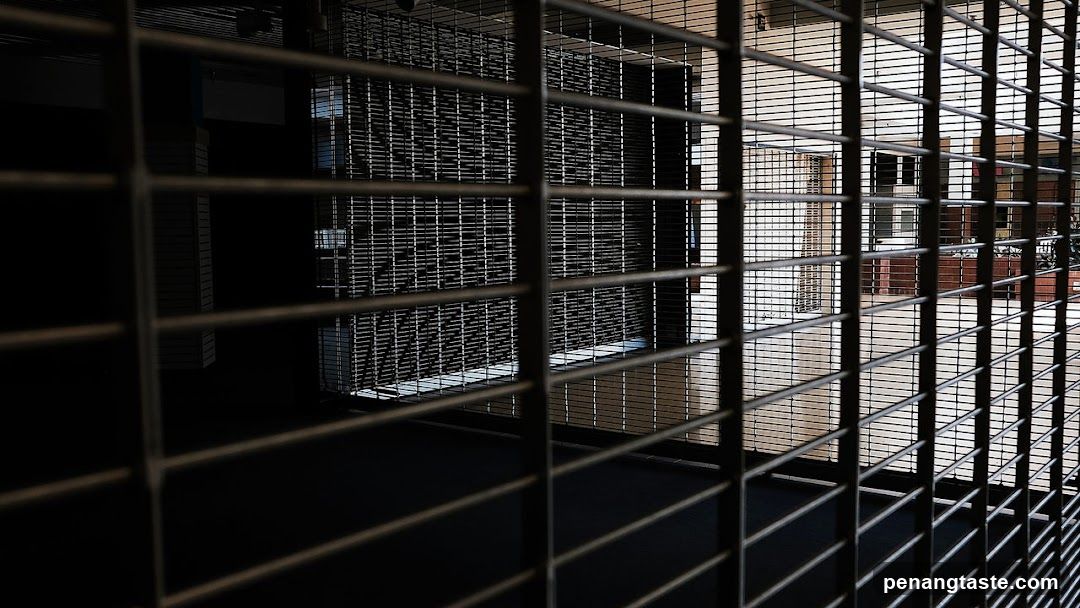 Metal Grid View