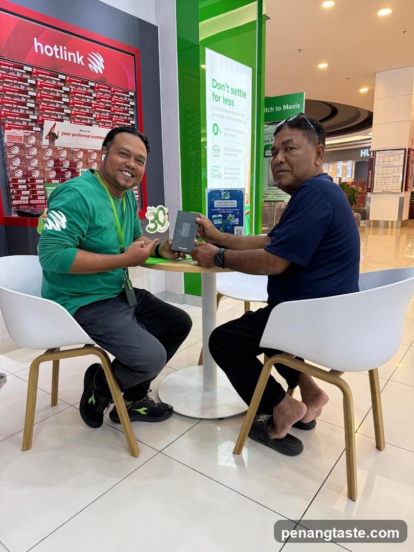 Two men at a Hotlink store table