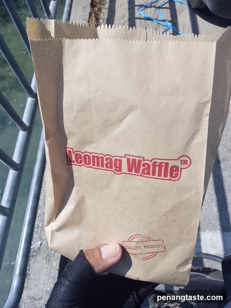 Leomag Waffle branded paper bag