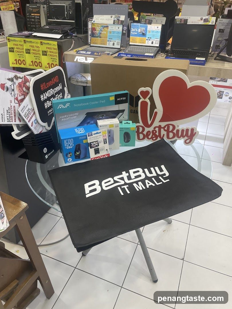 BestBuy IT MALL interior display