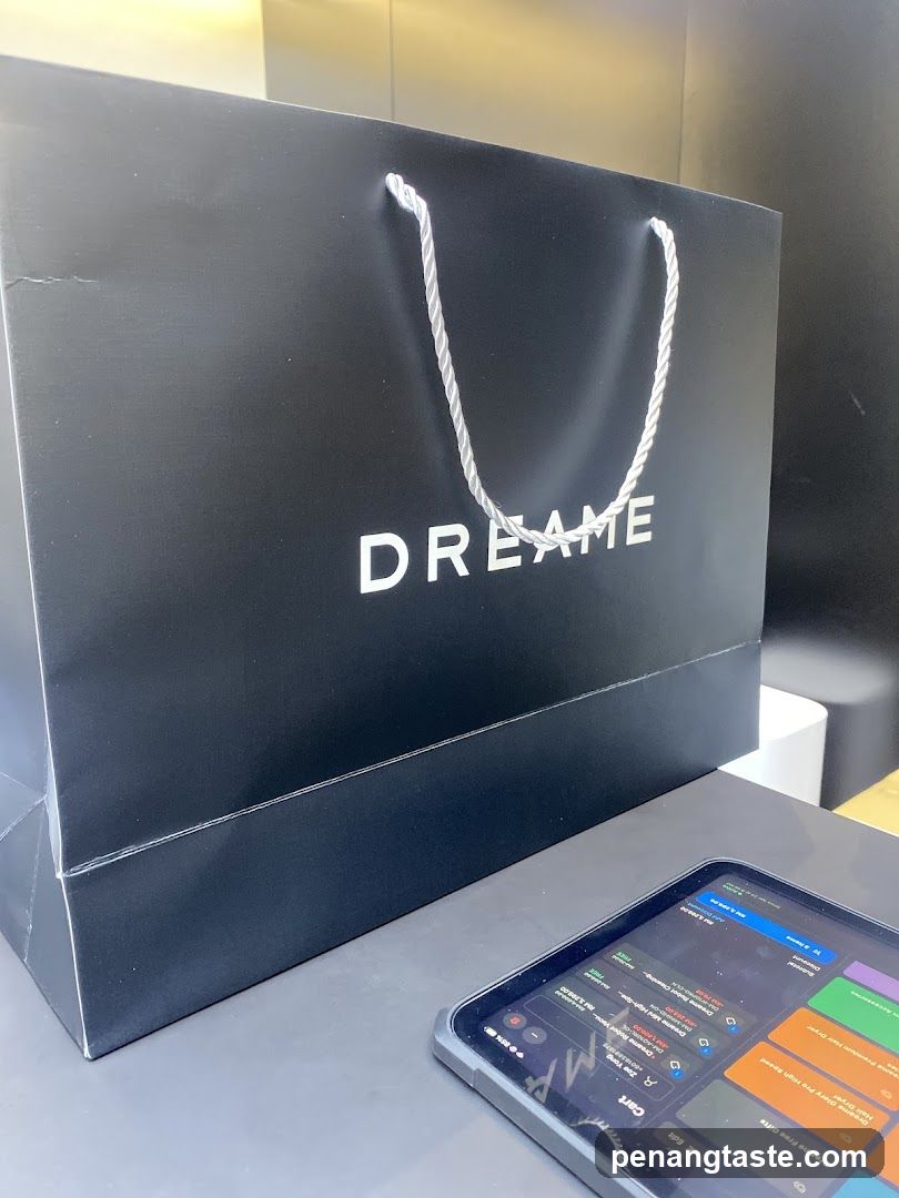 Dreame Shopping Bag and Tablet