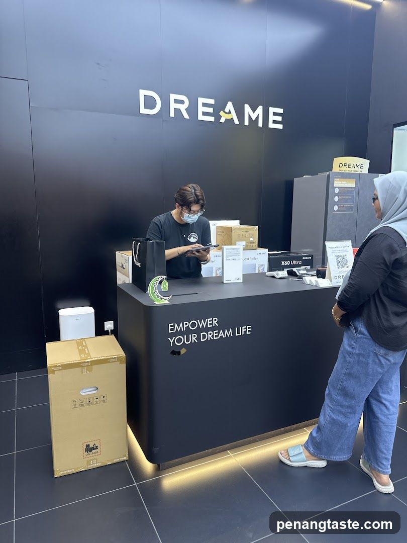 DREAME Store Interior