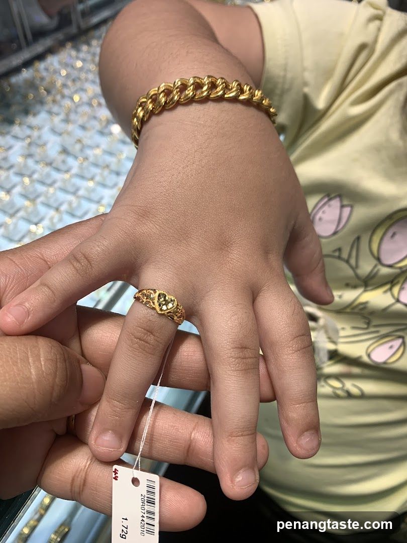 Hand jewelry display