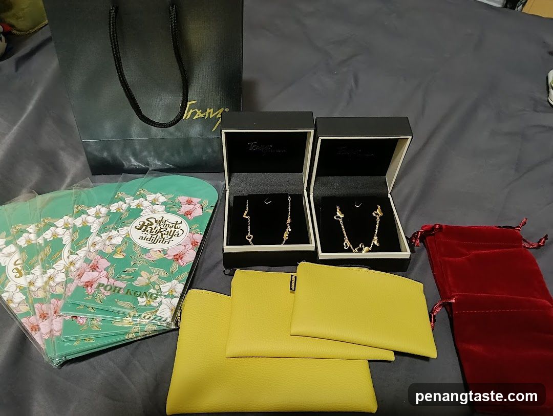 Shopping Bag and Jewelry Set