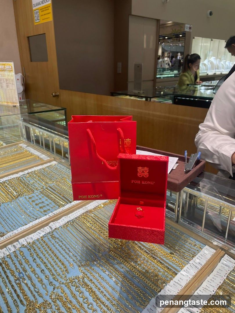 Poh Kong Jewelry Store Interior
