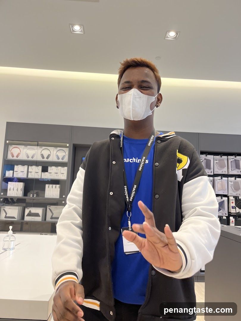Store Interior Employee