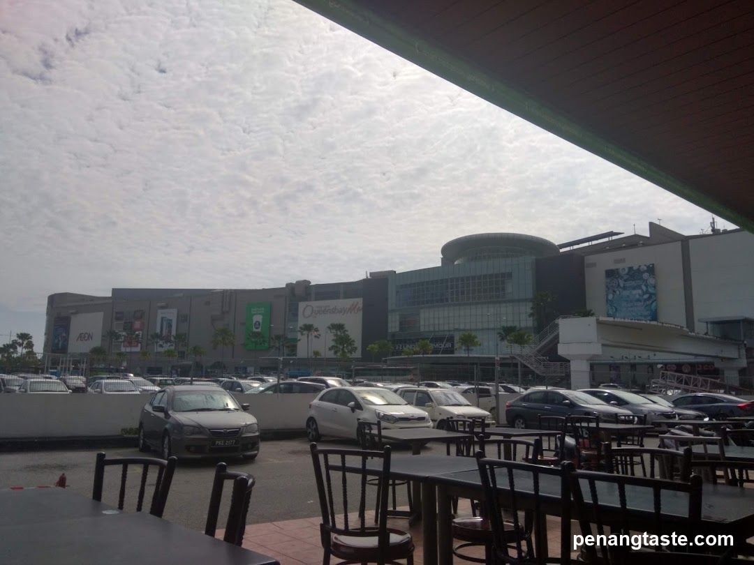 Outdoor view of shopping complex with parking lot
