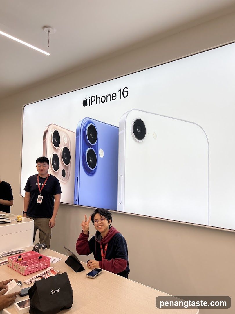 iPhone 16 Display in Store