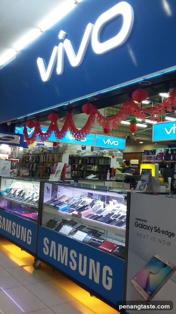 Vivo and Samsung Store Interior