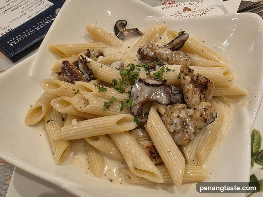 Penne pasta with chicken and mushrooms