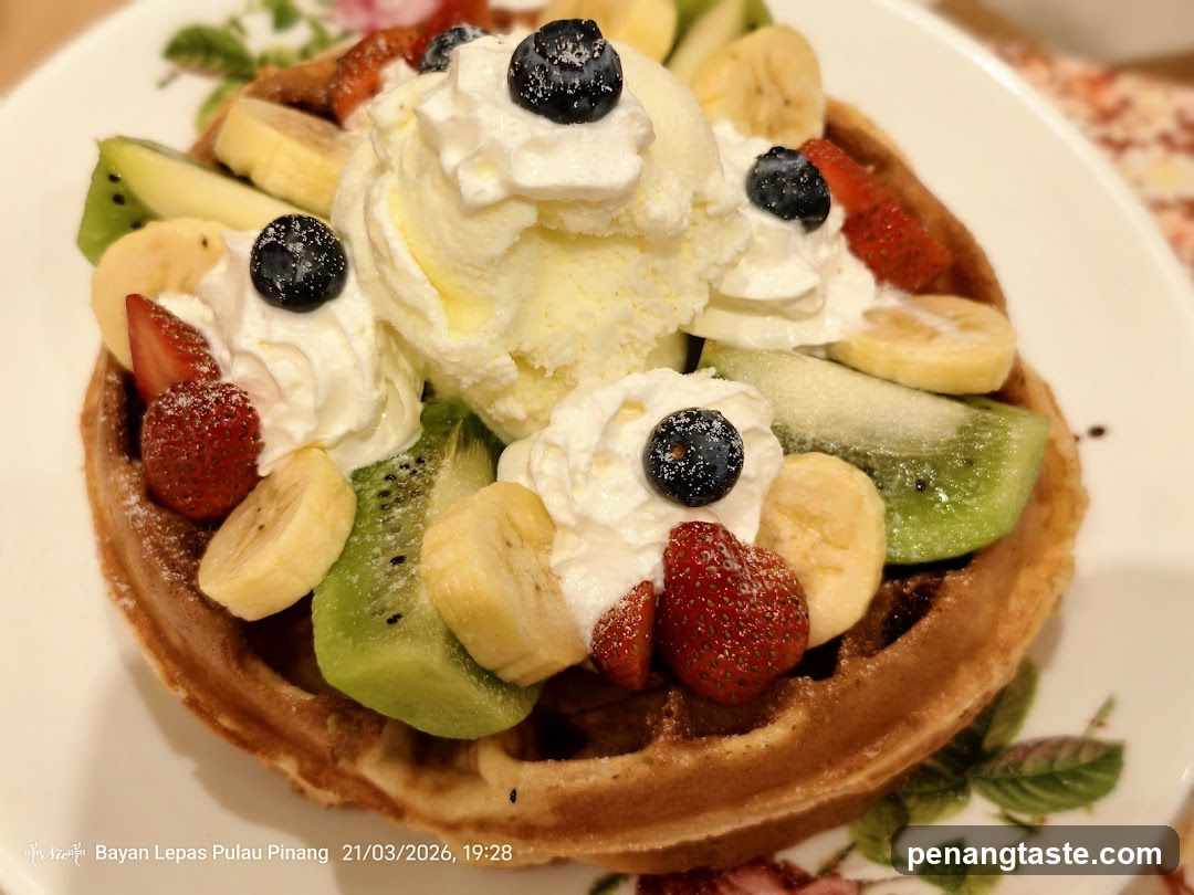 Waffle with Fruit Topping