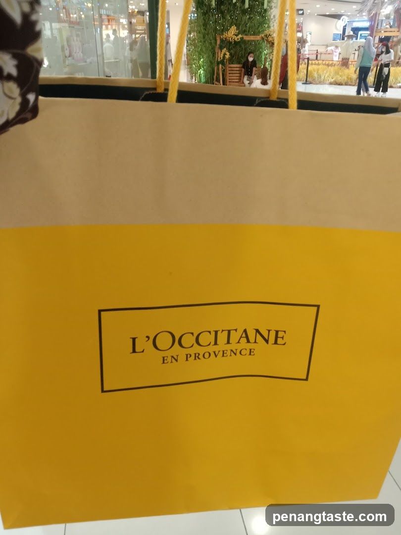 L'Occitane en Provence shopping bag