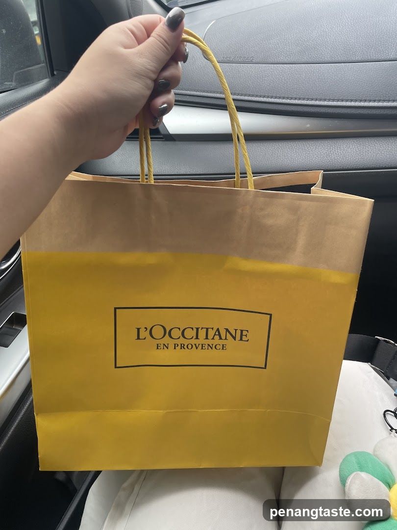 L'Occitane en Provence shopping bag