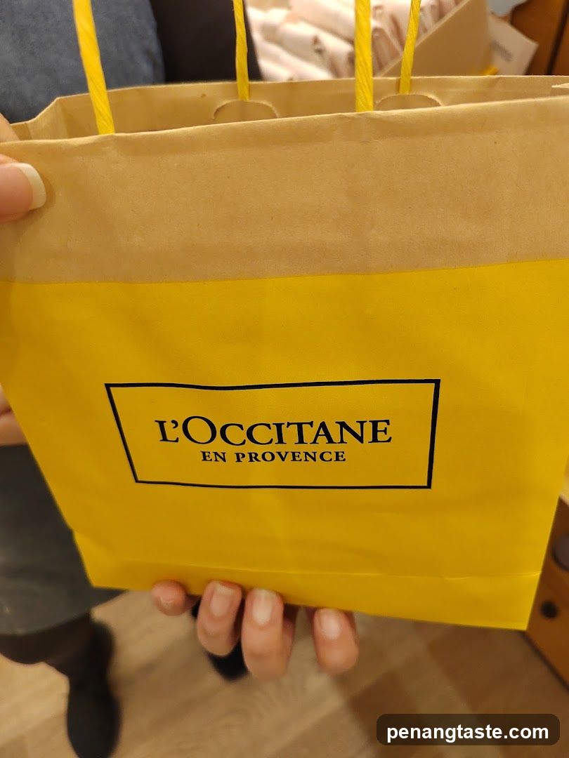 L'Occitane en Provence shopping bag