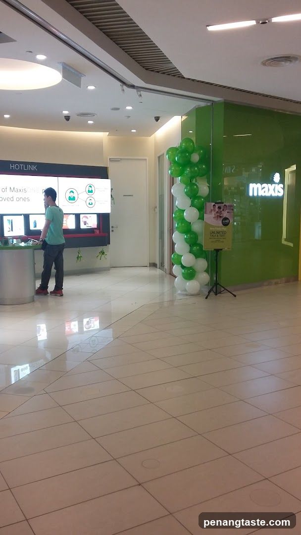 Maxis Store Interior