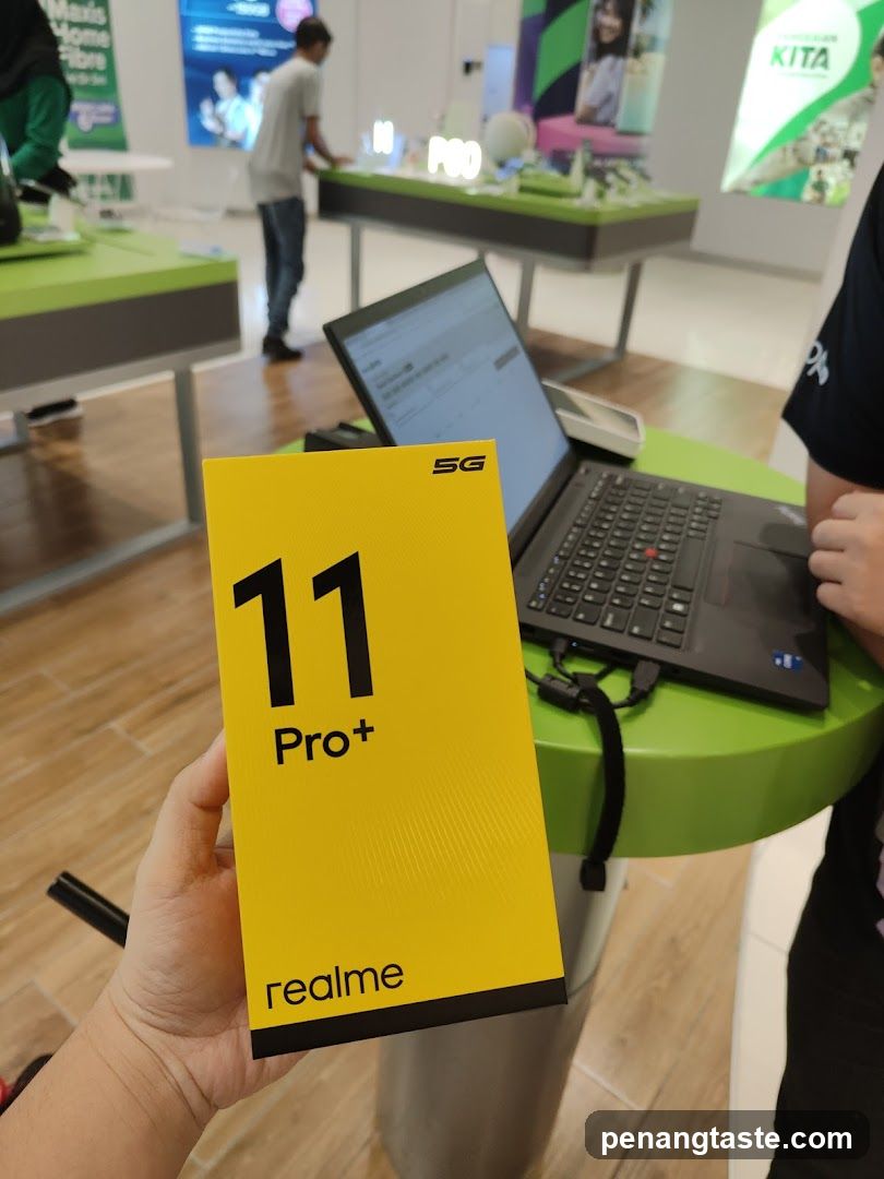 Realme 11 Pro+ Box in Store