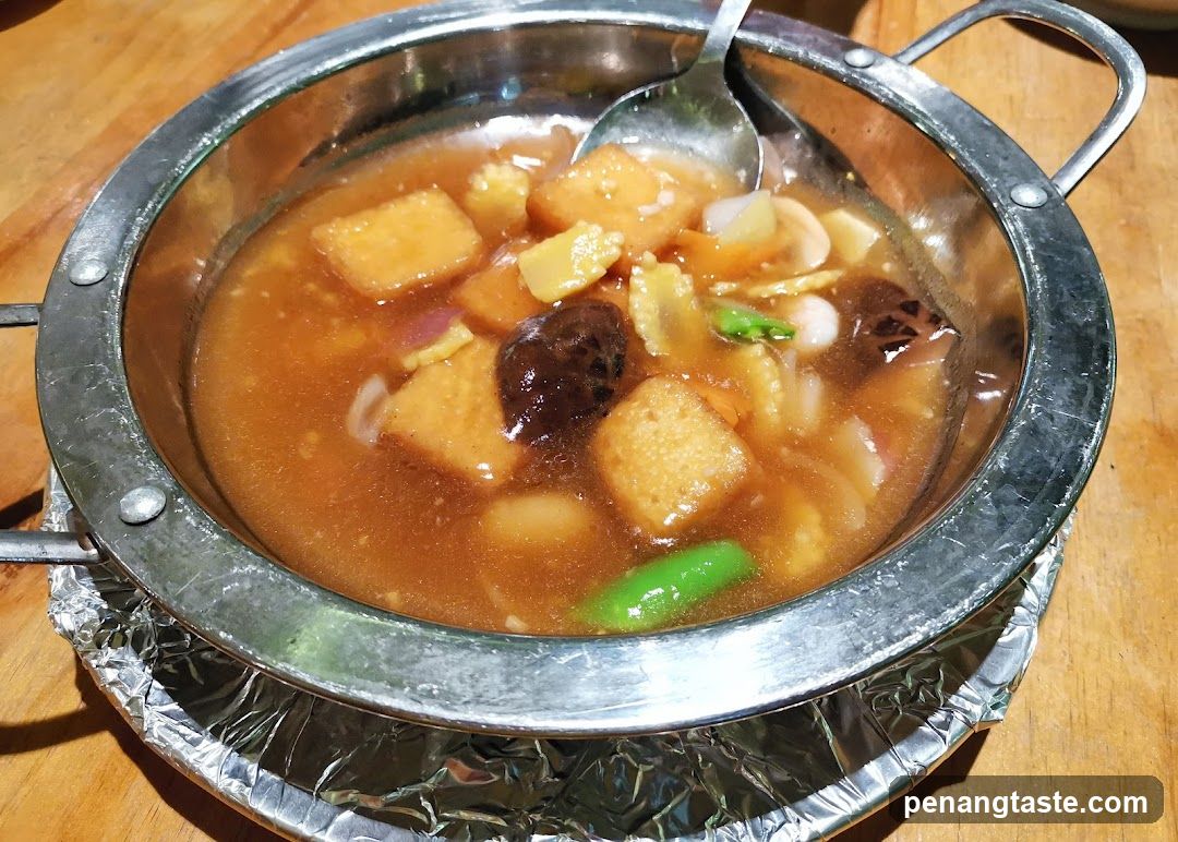 Food dish in metal pot