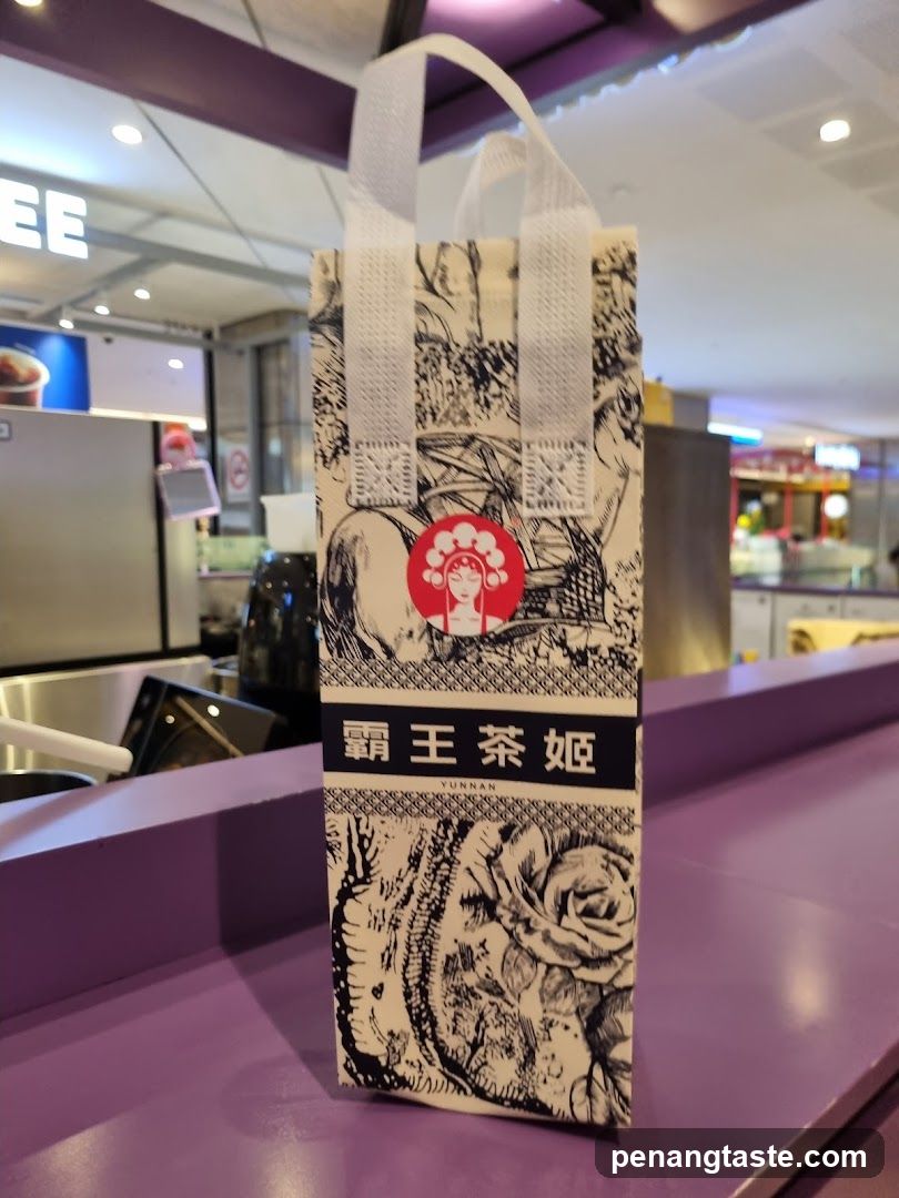 霸王茶姬 branded bag
